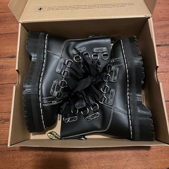 Dr. Martens Shoes - DR MARTEN JADON XL